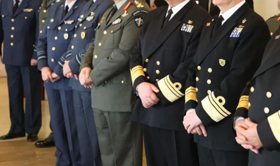 Ένστολοι στην πολιτική και δημοσιογραφική γλώσσα