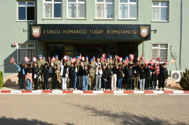 Kάθε Τούρκος είναι Στρατιώτης