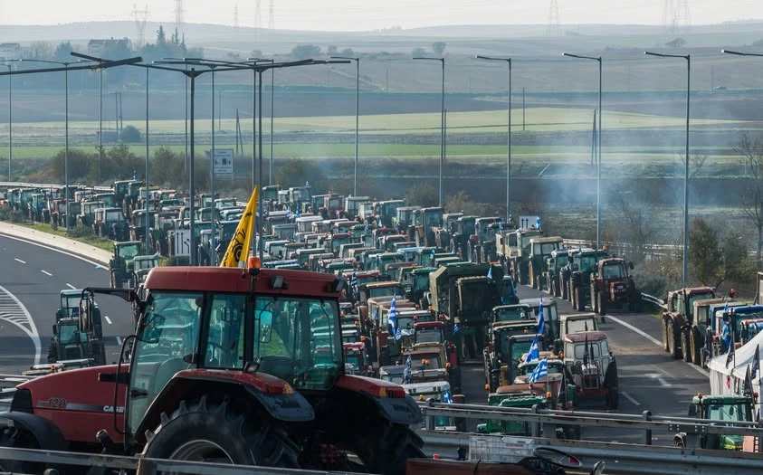 Στα μπλόκα των αγροτών