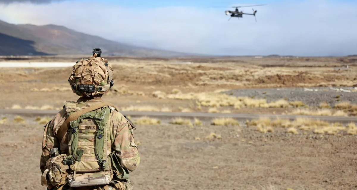 Στρατιώτης με drone