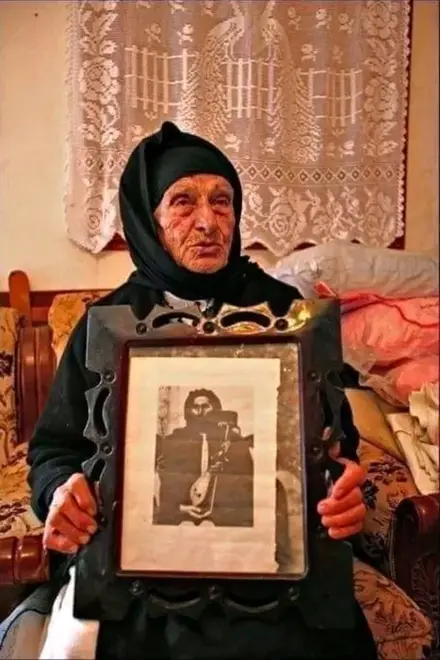 Η Ελληνίδα Μάνα