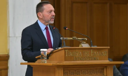 Γιάννης Στουρνάρας