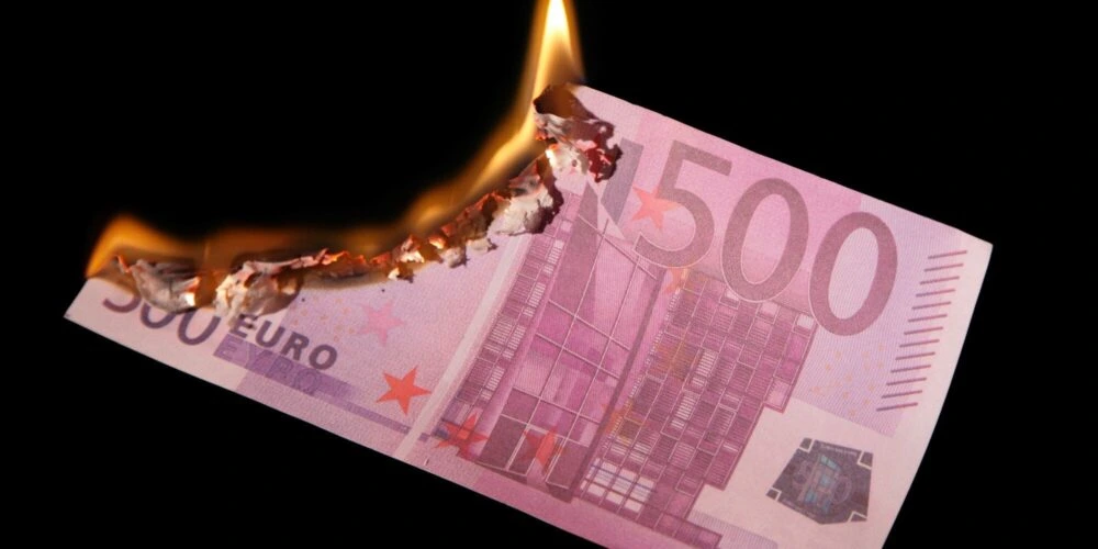 50 Ευρώ καίγονται