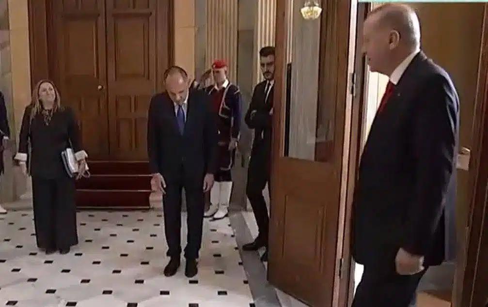 καθεστώς Μητσοτάκη και η αποτυχημένη Εξωτερική Πολιτική